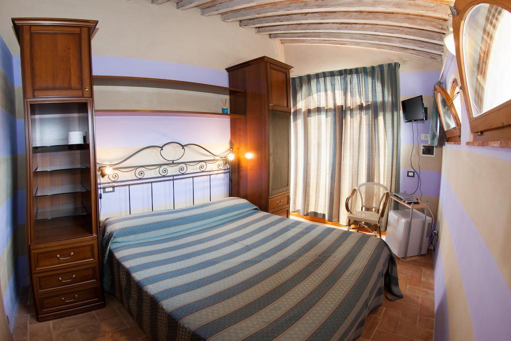 Casa Vacanze "Casale Al Pino" 리파벨라 객실 사진